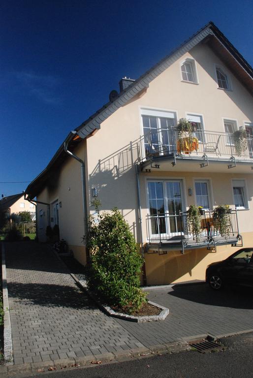 Wein- und Gästehaus Genetsch Lieser Exterior foto