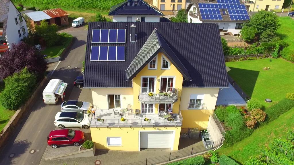 Wein- und Gästehaus Genetsch Lieser Exterior foto